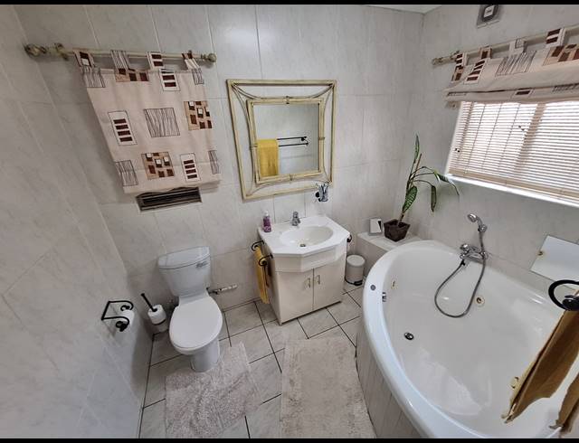 5 BEDROOM HOUSE FOR SALE IN VANDERBIJLPARK SE 3
